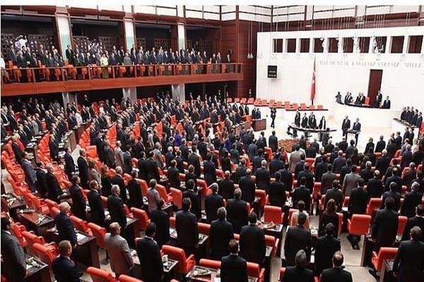 کابینه بن علی یلدریم از پارلمان ترکیه رأی اعتماد گرفت