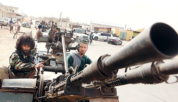 نیروهای داعش در شهر سرت در شمال لیبی به‌دنبال گسترش مناطق تحت کنترل خود به سمت شرق کشور هستند.