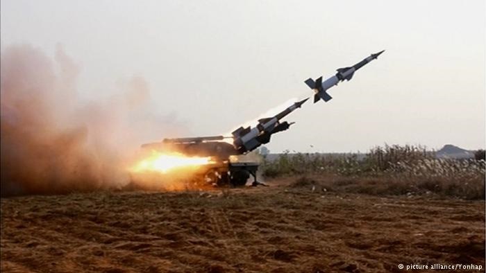 کره‌شمالی دو موشک میان‌برد آزمایش کرد