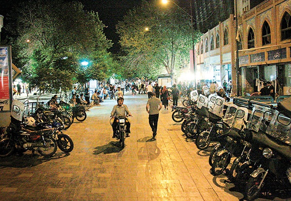حال و هوای خاص بازار تهران در شب‌های رمضان