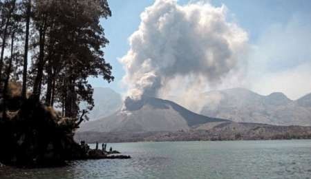 آتشفشان "رینجانی" ده‌ها پرواز را در اندونزی لغو کرد