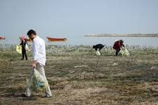 پاکسازی سواحل خزر توسط دانشجویان دختر دانشگاه‌ آزاد 
