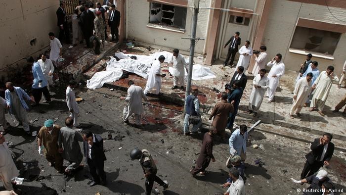 کشته‌های انفجار بمب در یک بیمارستان در پاکستان از ۶۰ نفر فراتر رفت