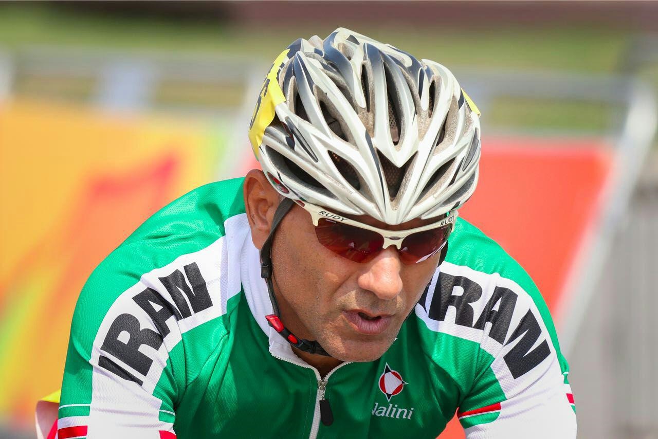 بهمن گلبارنژاد رکابزن ایران در مسابقات دوچرخه‌سواری پارالمپیک جان باخت