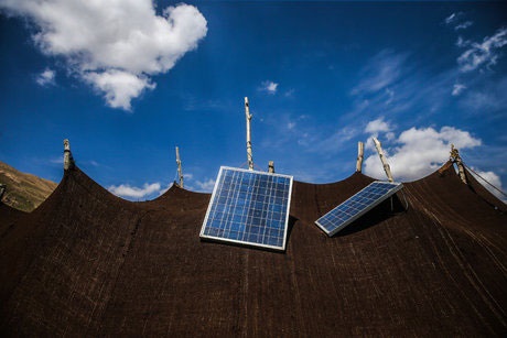 توزیع بیش از ۲ هزار پنل خورشیدی در دهه فجر در بین عشایر ایلام