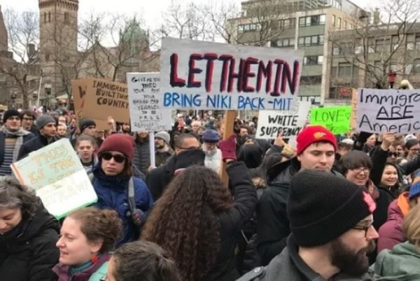 اعتراضات دانشجویان MIT 