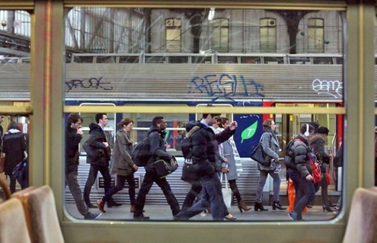اعتصاب گسترده کارگری در فرانسه | اختلال در پروازها و فعالیت مدارس