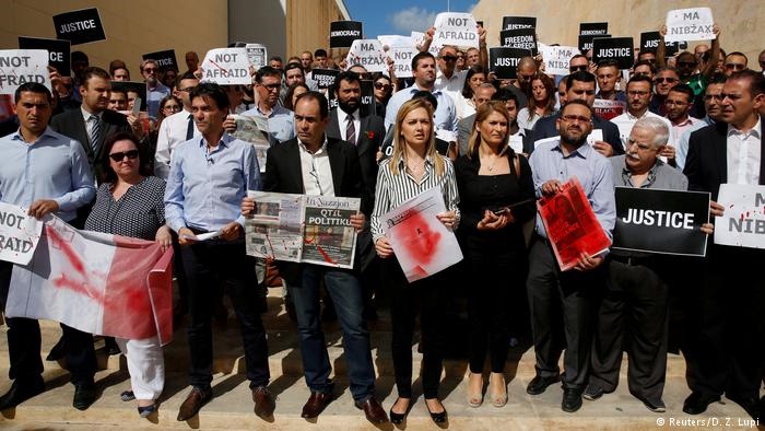 تجمع خبرنگاران مالت در اعتراض به قتل روزنامه‌نگار سرشناس