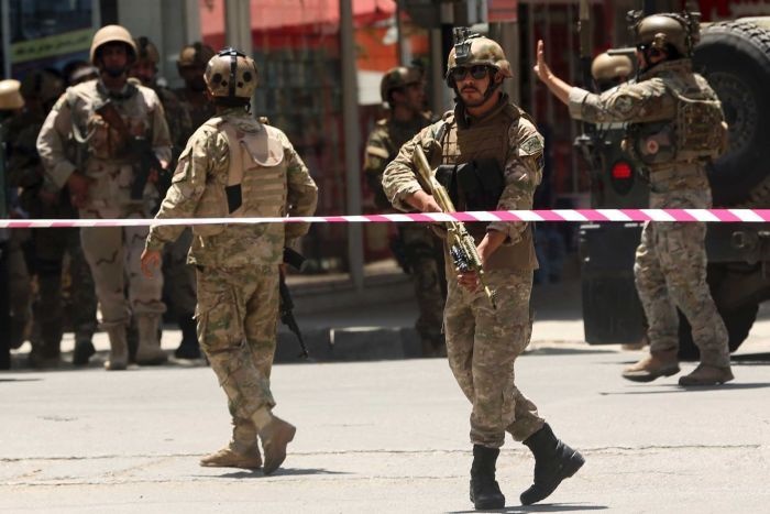 حمله انتحاری در کابل ۱۵ عضو وزارت دفاع افغانستان را کشت