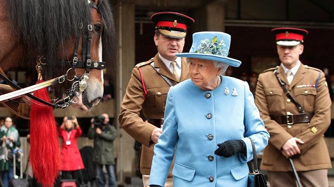 درآمد واقعی ملکه انگلیس چقدر است؟