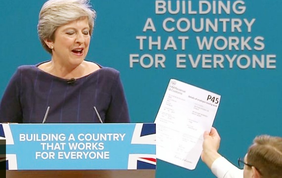 تنش در مراسم سخنرانی نخست وزیر انگلیس