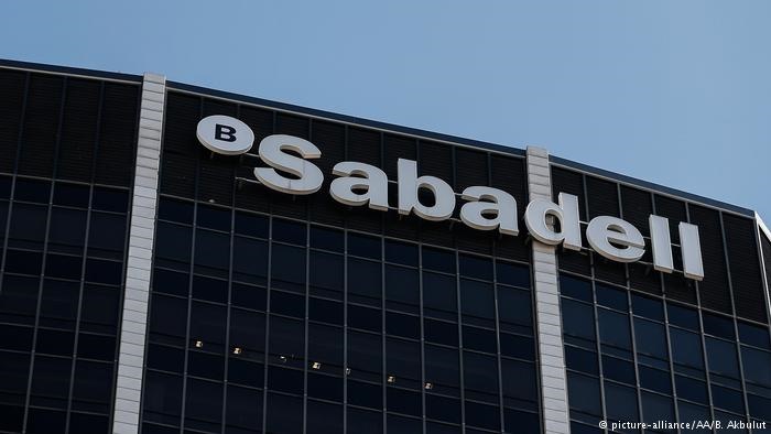 بانک‌های اسپانیا از کاتالونیا خارج می‌شوند