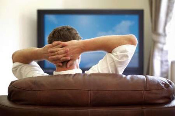 نشستن طولانی پای تلویزیون و افزایش ریسک لختگی خون