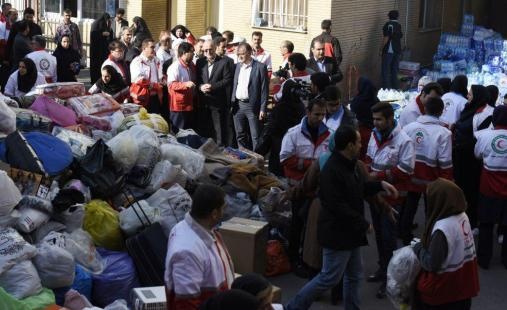 کمک‌های هلال احمر به مناطق زلزله زده