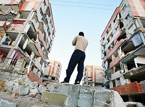 بیش از ۴۳۰ نفر در زلزله کرمانشاه کشته شدند. 