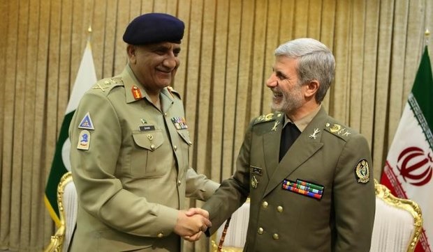 دیدار وزیر دفاع با فرمانده ارتش پاکستان