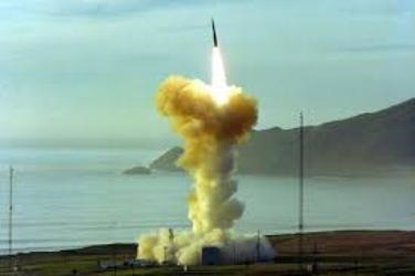 شلیک موشک قاره پیمای مینتمن ۳ از سوی آمریکا