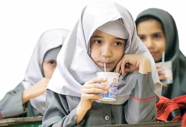 تغذیه رایگان دانش‌آموزان مناطق محروم بعد از ۱۱ سال تعطیلی | ۳ میلیون دانش‌آموز امسال تغذیه رایگان می‌گیرند