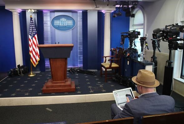 تشدید اختلافات کاخ سفید و ابر رسانه های آمریکا 