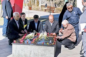 شهردار تهران و دیگر مدیران شهری بر مزار شهدای گمنام حاضر شدند