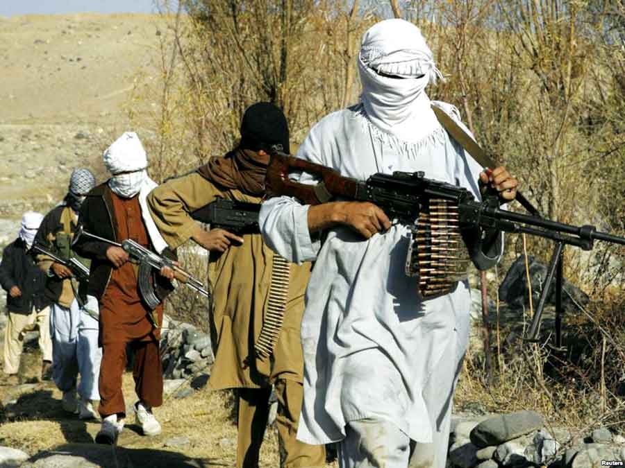  طالبان ۸ پلیس افغان را تیرباران کرد