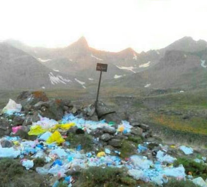 ساماندهی زباله در اطراف علم کوه کلاردشت 