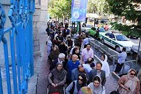 خبرنگار نیویورک ‌تایمز: طولانی‌ترین صف را در ۱۵ سال حضورم در تهران دیده‌ام