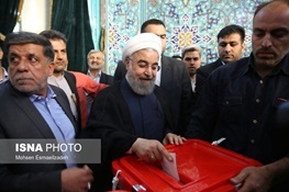 روحانی هنگام دادن رأی:هر نامزدی که انتخاب می شود باید به او کمک کرد