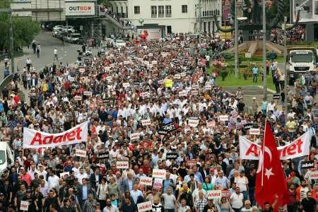  راهپیمایی ۴۵۰ کیلومتری هزاران معترض در ترکیه با شعار عدالت