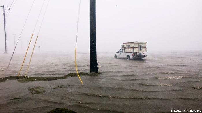 ابعاد هولناک خسارات ناشی از طوفان و سیل در آمریکا | تگزاس به زیر آب می‌رود