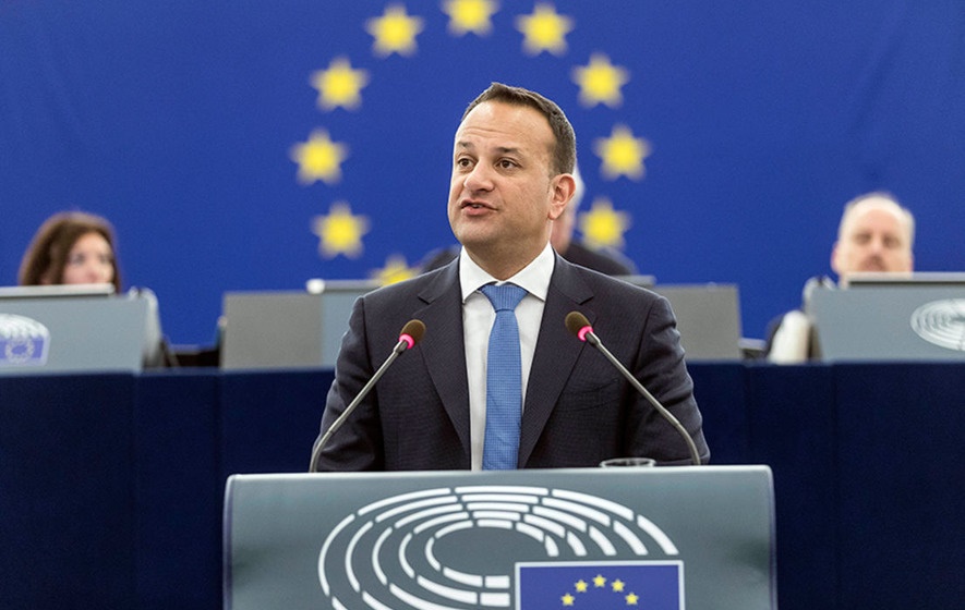 نزاع مالیاتی ایرلند و اتحادیه اروپا | دوبلین بروکسل را به دو رویی متهم کرد