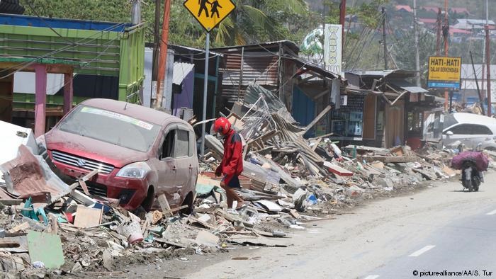ناپدید شدن بیش از پنج‌هزار نفر در پی زلزله و سونامی در اندونزی