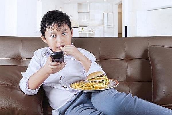 شیوه‌های مقابله با چاقی دوره کودکی را بشناسید