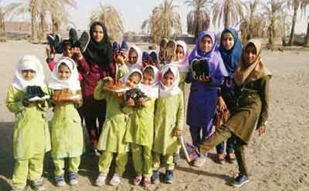 دانش‌آموزان شهرستان رودبار استان کرمان با پای برهنه به مدرسه می‌رفتند 