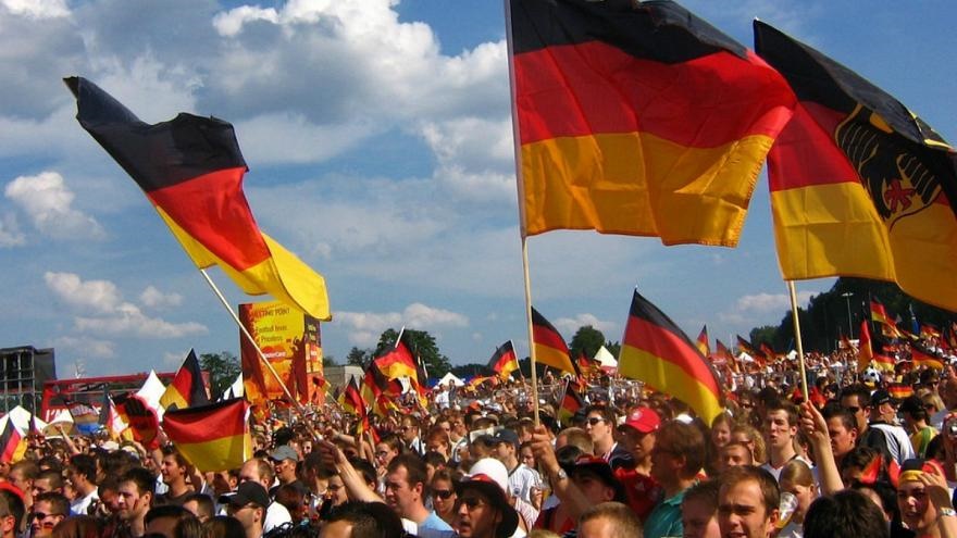 واکنش ها به تغییر سرود ملی آلمان | این سرود دیگر مردانه نخواهد بود
