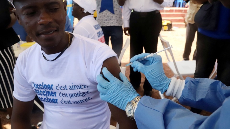 استفاده از یک واکسن تجربی برای مقابله با ابولا در کنگو