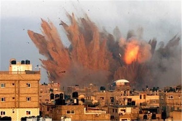 جنگده های سعودی دفتر ریاست‌جمهوری یمن در صنعا را بمباران کردند