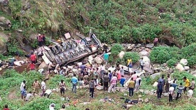سقوط اتوبوس به دره در هند | ۴۷ نفر کشته شدند