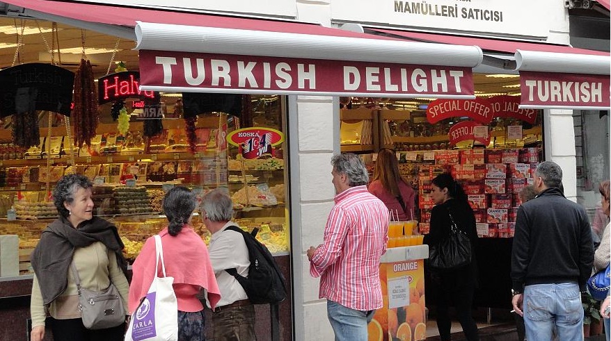 شهرداری استانبول تابلوی مغازه‌ها به زبان عربی را پاک می‌کند