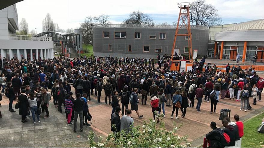 پلیس ۳۵۰ پناهجو را از دانشگاهی در شمال پاریس بیرون کرد