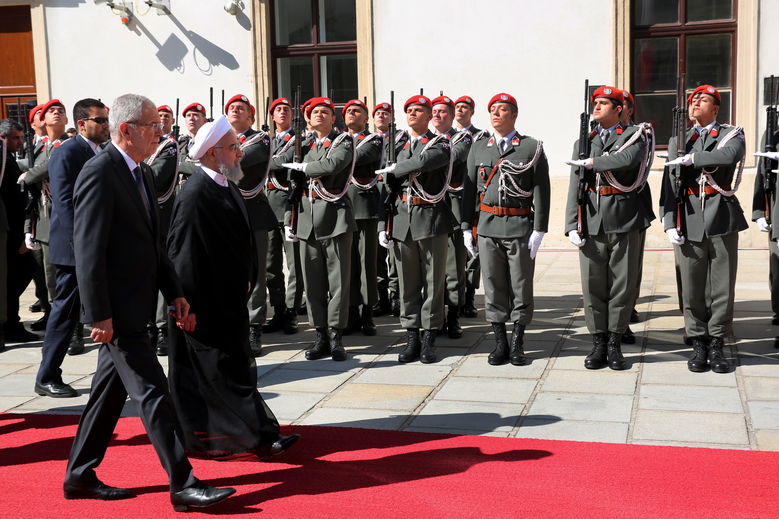 استقبال رسمی رئیس جمهور اتریش از روحانی