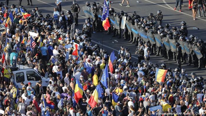صدها نفر در تظاهرات ضددولتی در رومانی زخمی شدند