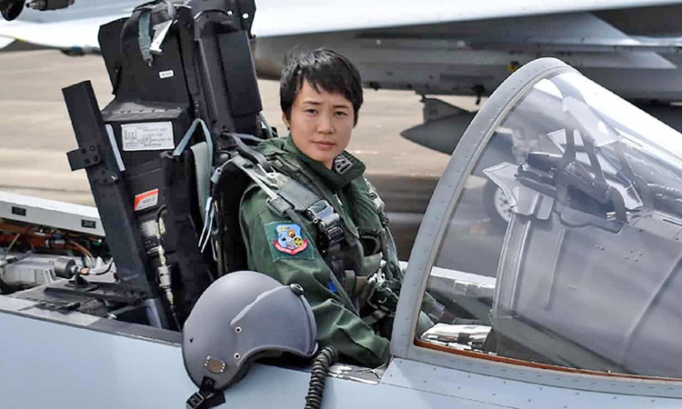 نخستین خلبان جنگنده زن در ژاپن