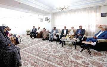 دیدار شهردار تهران با خانواده شهدا