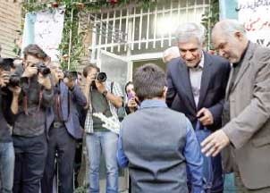 شهردار تهران:دانش‌آموزان را برای زیست آینده تربیت کنیم