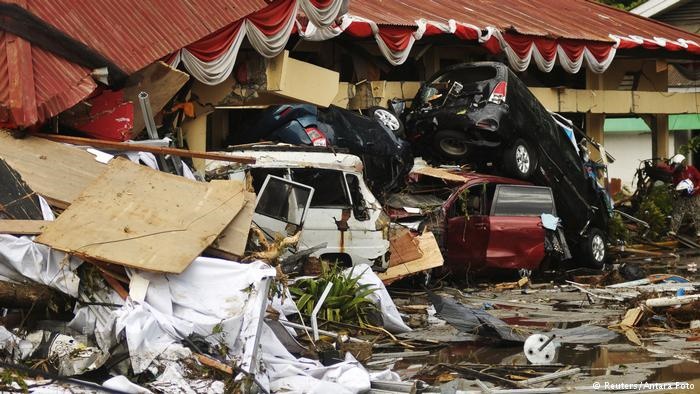 شمار کشته‌شدگان سونامی اندونزی از ۸۳۰ نفر نیز گذشت
